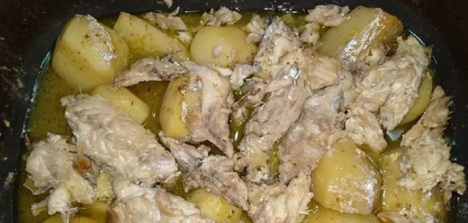 στο φούρνο με λεμονάτες πατάτες