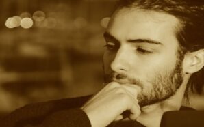 Έχω του κόσμου ποιήματα