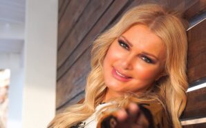 Παραδόθηκα Σε Σένα