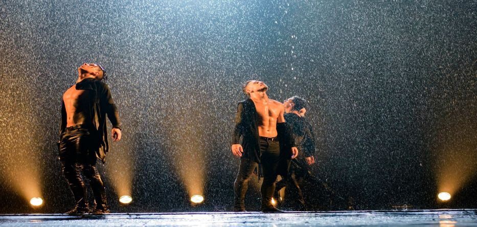 Χορός στην Βροχή