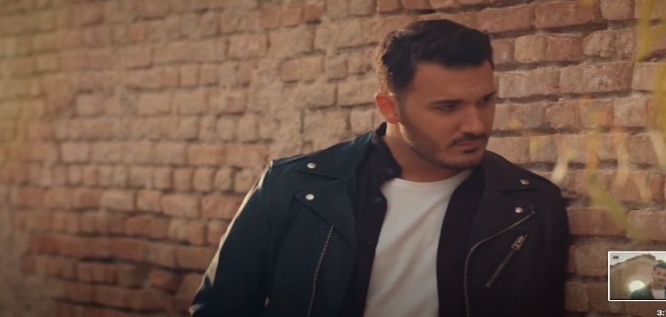 Βασίλης Οικονόμου