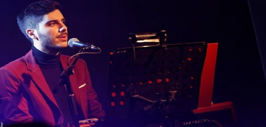 Ένα Τραγούδι Από Σκόνη