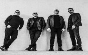 Με Μια Κραυγή