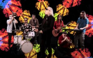 Ακούω Τον Ουρανό Να Γελάει