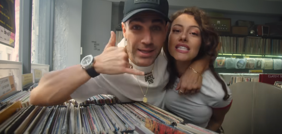 Σήκωσε Το Τηλέφωνο