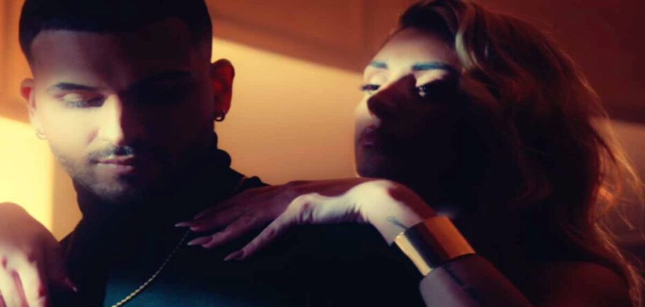 Φίλα Με Πιο Δυνατά