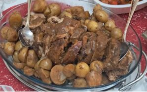 Ρολό Χοιρινό με δαμάσκηνα και μπέϊμπι πατάτες με σάλτσα δαμάσκηνο&hellip;